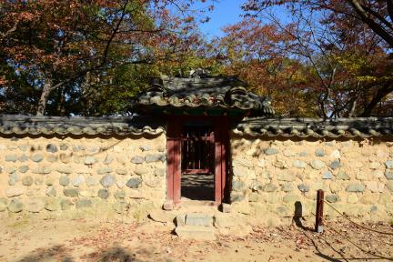 경주 계림_계림비각 입구 (촬영년도 : 2015년)